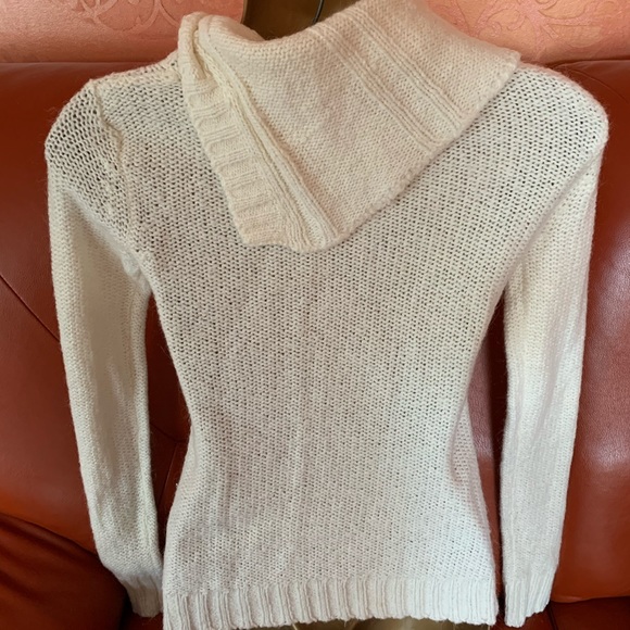Beautiful sweater - Picture 3 of 6